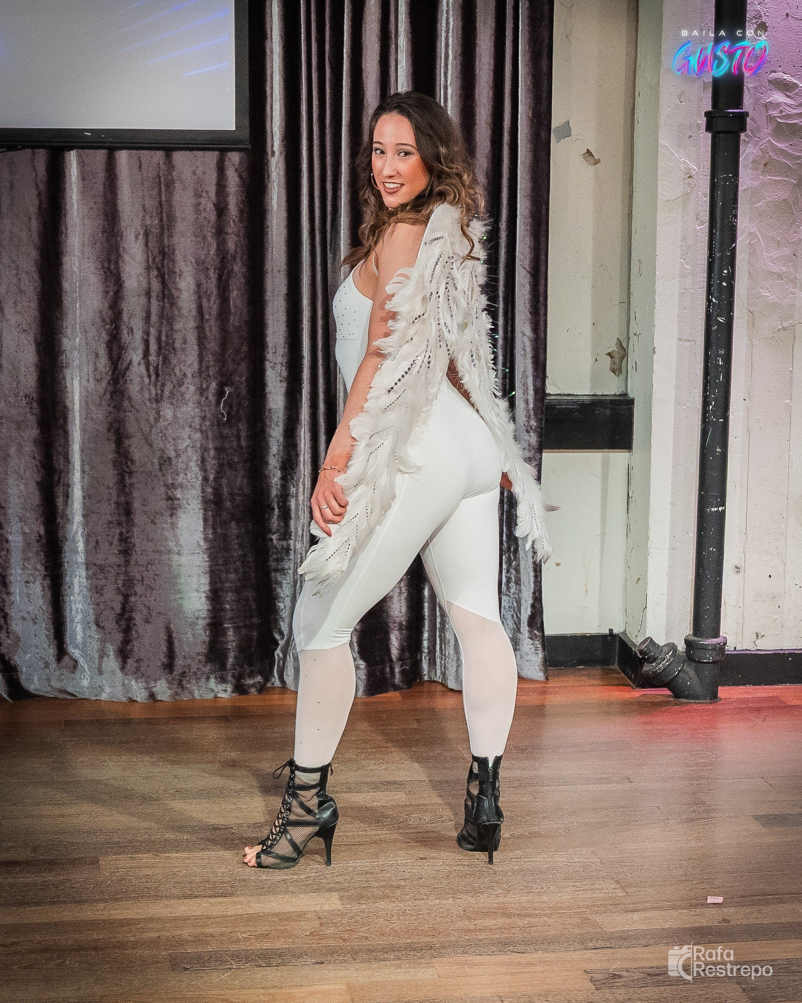 WHITE COLLET JUMPSUIT